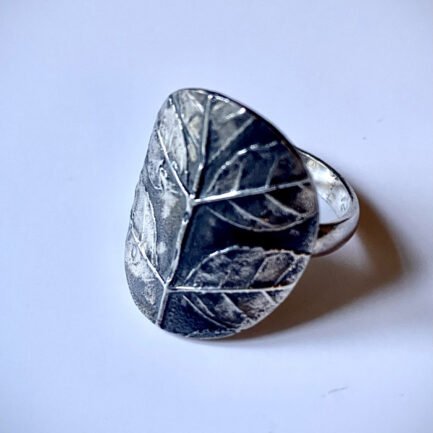 Bague en argent 925 avec un motif de feuille de rose antique en relief