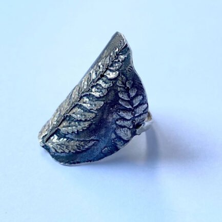 Antiqued 925 sterling silver ring with an embossed fern leaf in the center