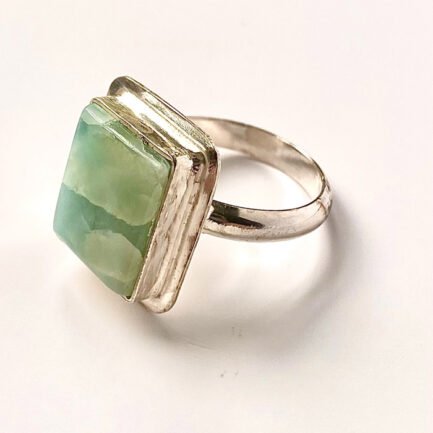 Bague en argent 925 avec une pierre en larimar de forme rectangulaire
