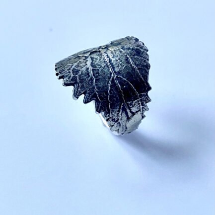 Bague en argent sterling 925 vieilli, avec un motif de feuille d'ortie en relief