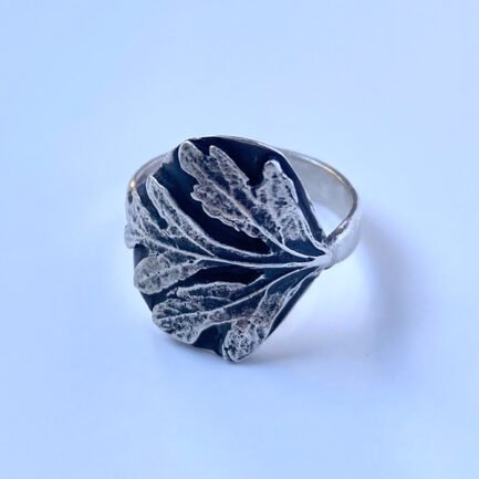 Bague en argent 925 antique avec motif de feuille d'œillet sauvage (Geranium robertianum) en relief